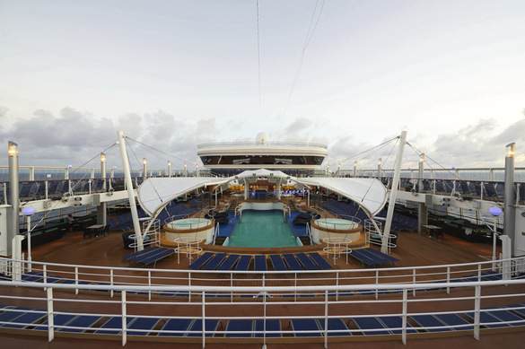 NCL Norwegian Dawn Oasis Pool Deck 3.jpeg